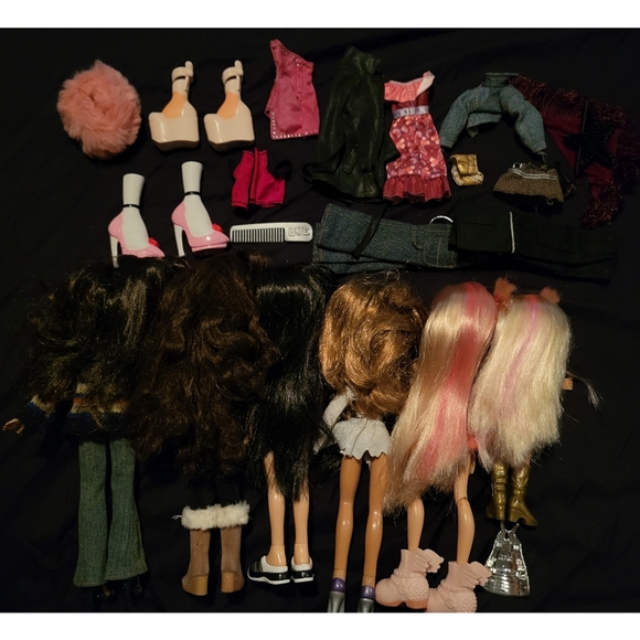Bratz Bundle + Free Mini Bratz 💘 - Picture 2 of 4